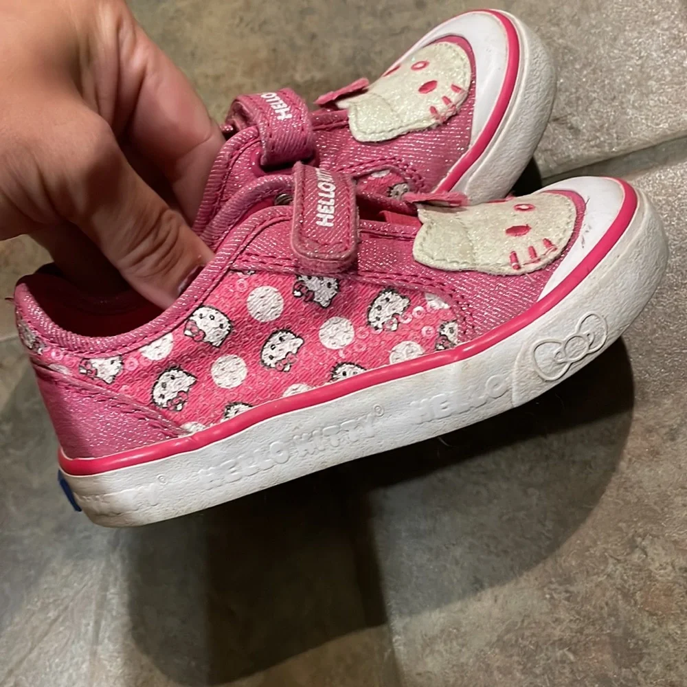 5 for $25🎈Hello kitty keds